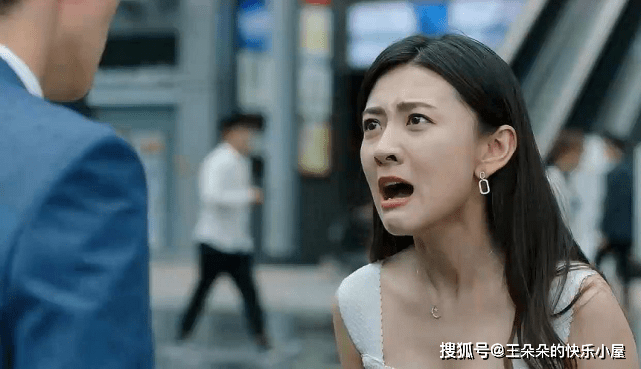 離婚才一年,聽說前夫娶「清潔員」我笑著去看熱鬧 婚禮現場「看到新娘」我淚灑當場