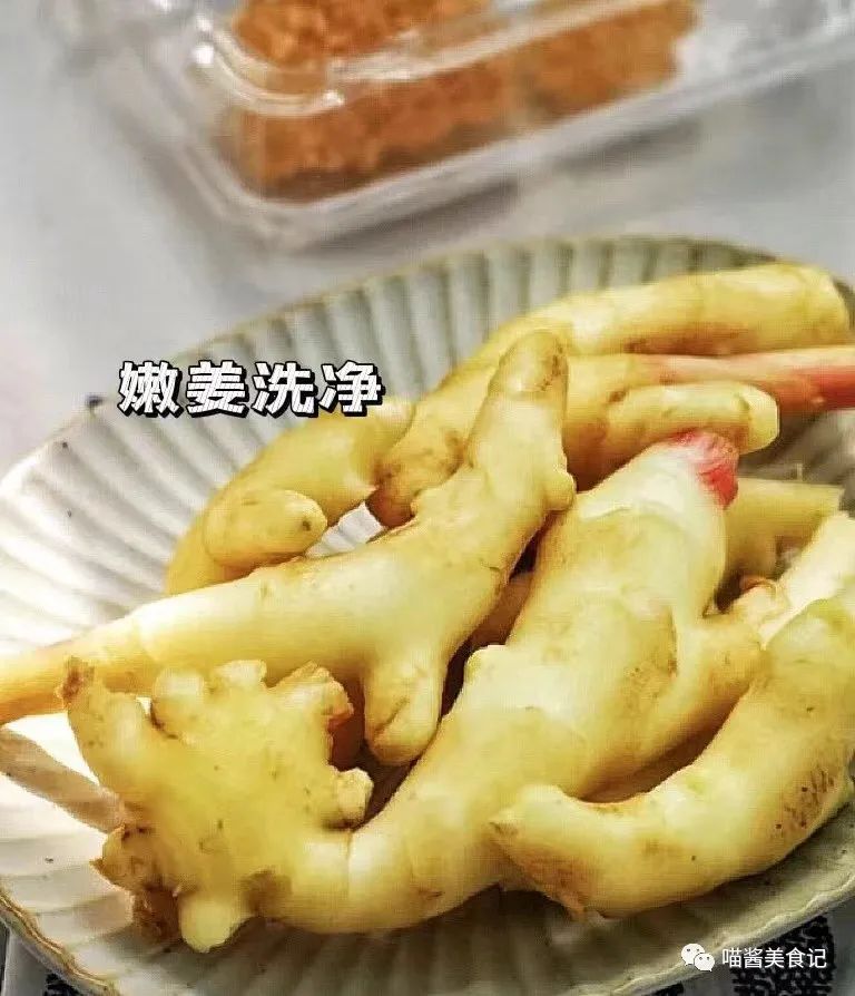 「濕氣」最怕這種菜，早上三片姜，賽過喝參湯，中老年一周吃兩次，祛濕健脾又養胃！