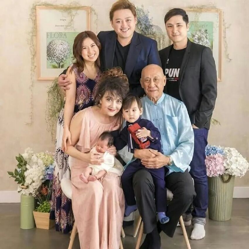 TVB老戲骨忍無可忍含淚再揭家醜，每月給大兒子五萬，仍不知足