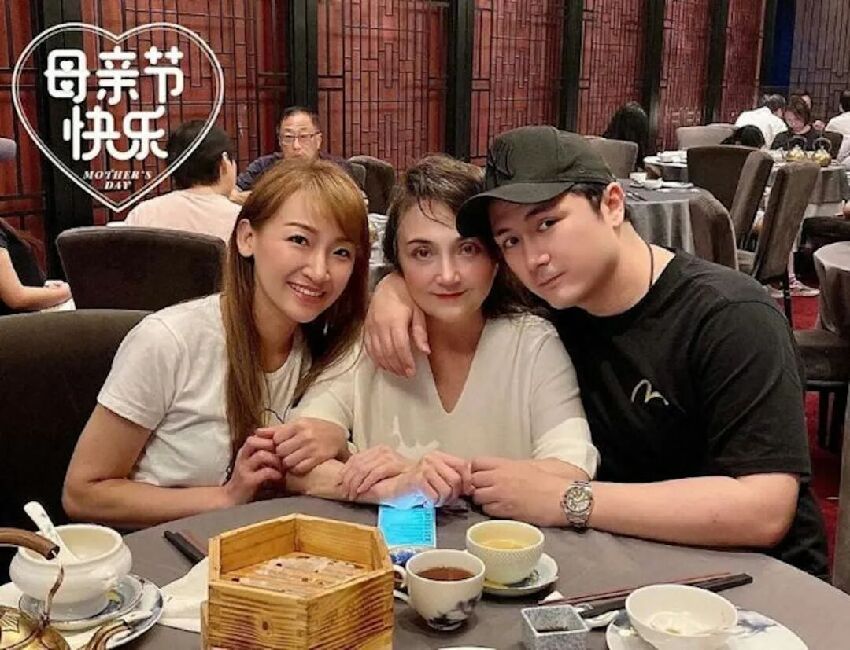 TVB老戲骨忍無可忍含淚再揭家醜，每月給大兒子五萬，仍不知足