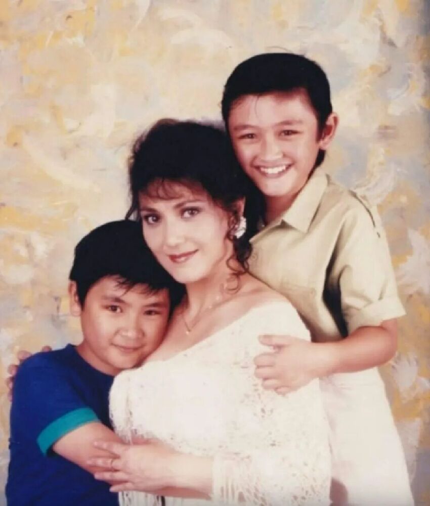 TVB老戲骨忍無可忍含淚再揭家醜，每月給大兒子五萬，仍不知足