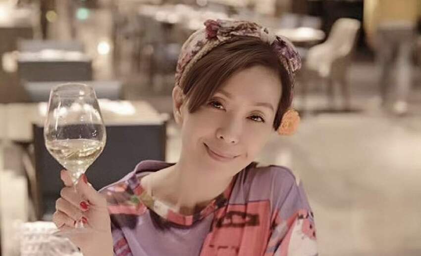 TVB前女星秀恩愛，原諒老公婚內出軌，結婚半月前夫意外身亡