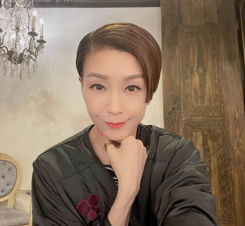 TVB前女星秀恩愛，原諒老公婚內出軌，結婚半月前夫意外身亡