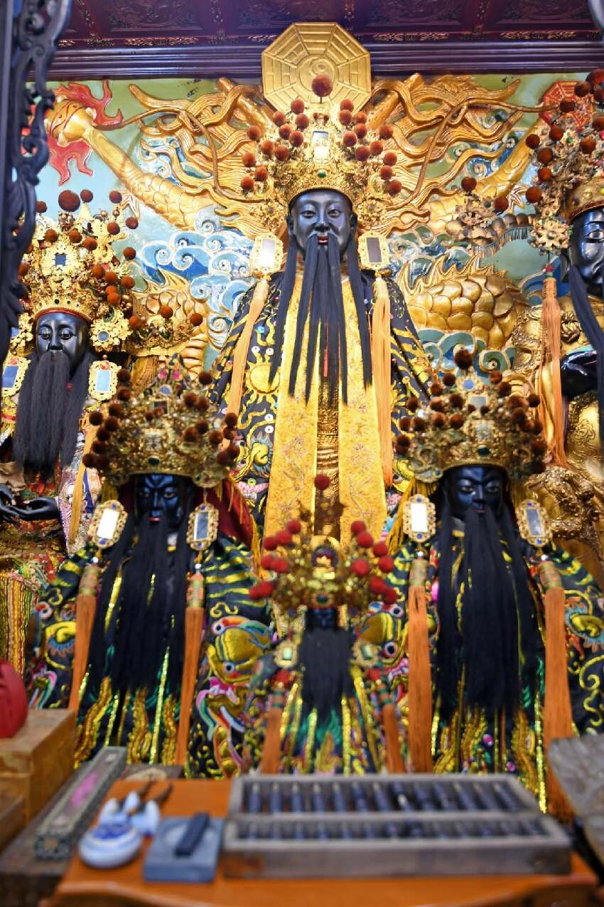 巴威來襲前夕！台灣城隍爺廟「驚見異象」 算盤「5珠離奇上升」廟方示警：全台務必小心一事
