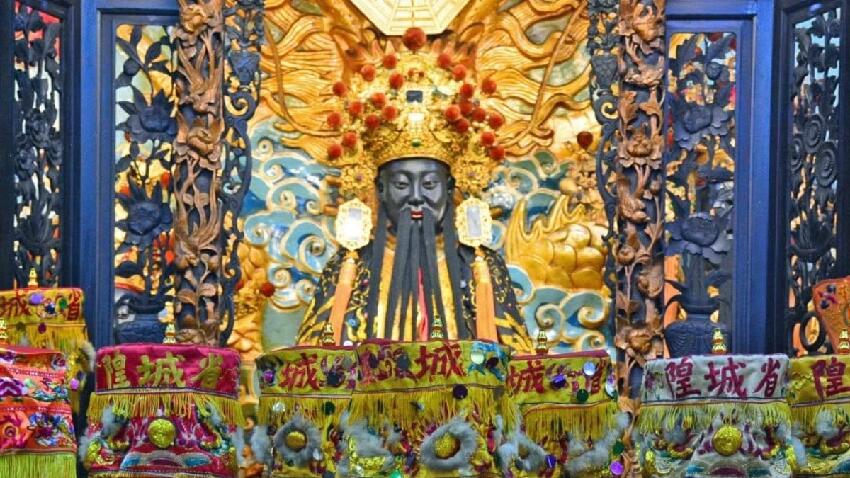 巴威來襲前夕！台灣城隍爺廟「驚見異象」 算盤「5珠離奇上升」廟方示警：全台務必小心一事
