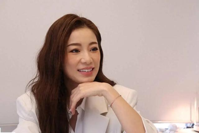 擔心!香港知名女星自曝患病,眼睛突出擔心毀容,前年秘密產子