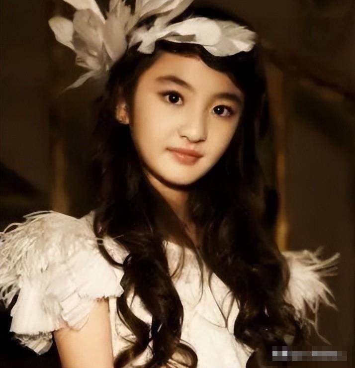 8歲愛上老師，12歲官宣戀愛，曾諾等她長大就結婚，最終實現了嗎