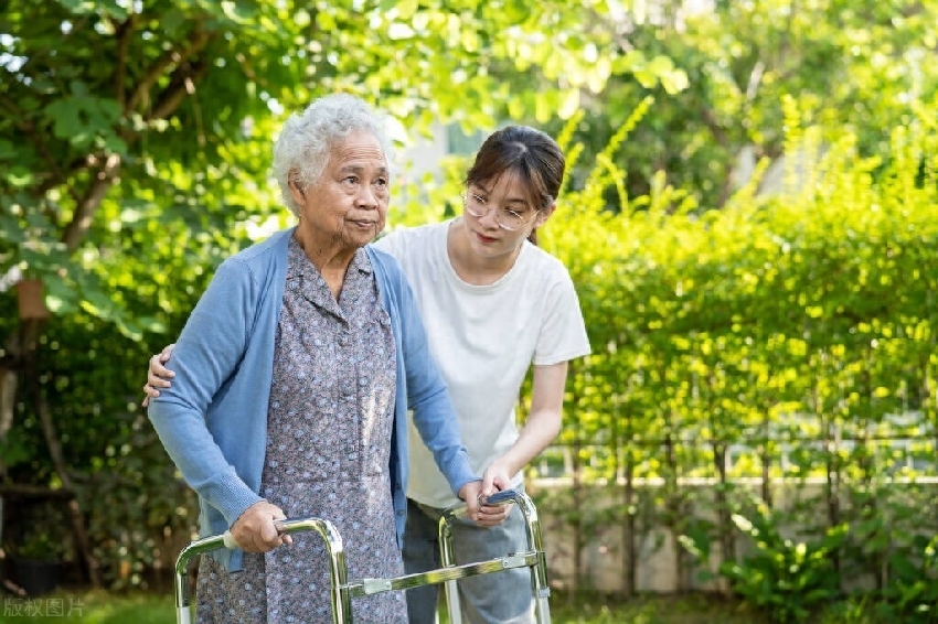 我是獨生女！娘家幫我「全款買婚房」老公一分不出　現在他卻要「接公婆來養老」我氣急下定決心：讓他後悔