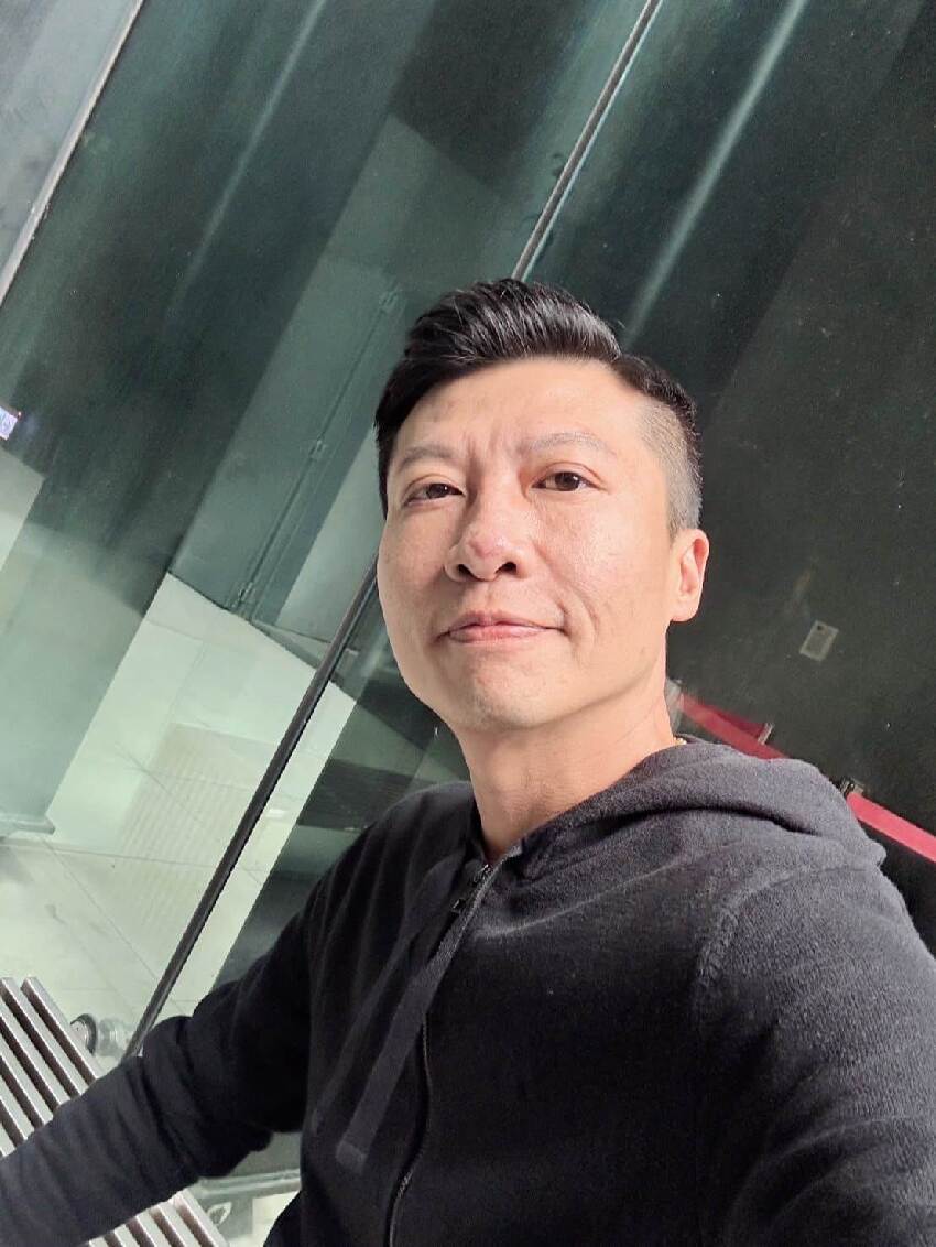 才爆出離婚！43歲台語歌王「無預警離開」　坦言「最對不起孩子們」黯然收攤