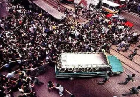 戲拍一半!他拍攝中「從山溝摔落」昏迷不醒 住院42天「搶救不治身亡」:全劇組哀悼