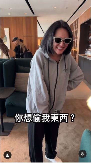 抓到了！小S私下偷翻他包包　派翠克拍下鐵證：「妳想偷我東西？丟臉」