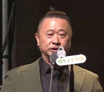 脫稿演出？主持人得獎「大喊感謝中國」全場愣住　邰智源「台下全程臭臉」好尷尬