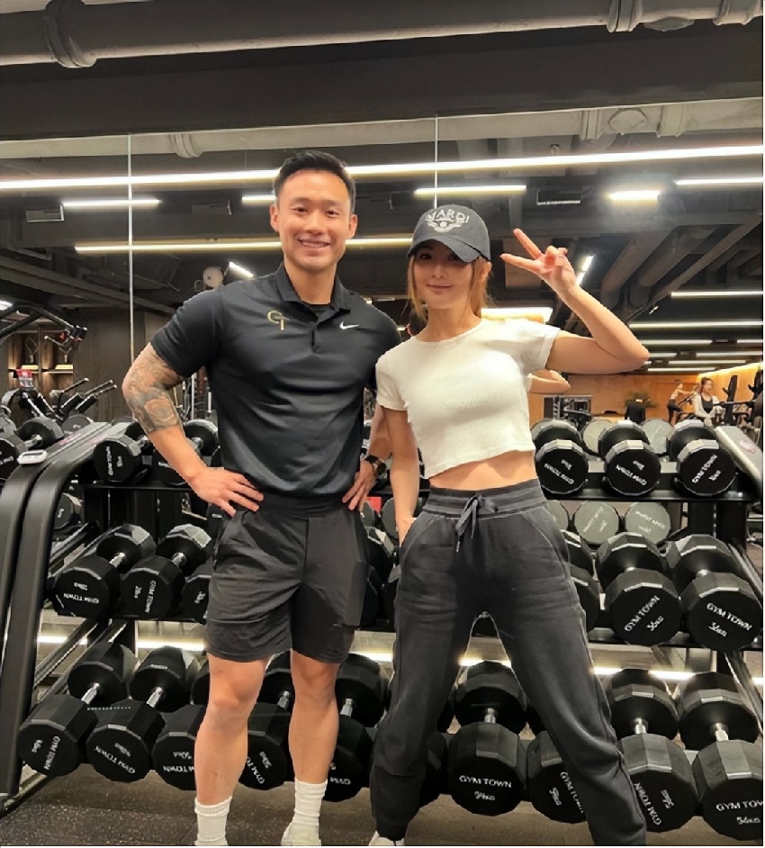 香港女星（阿Sa）剛官宣結婚，老公就被曝玩交友app，曾約網紅被拒