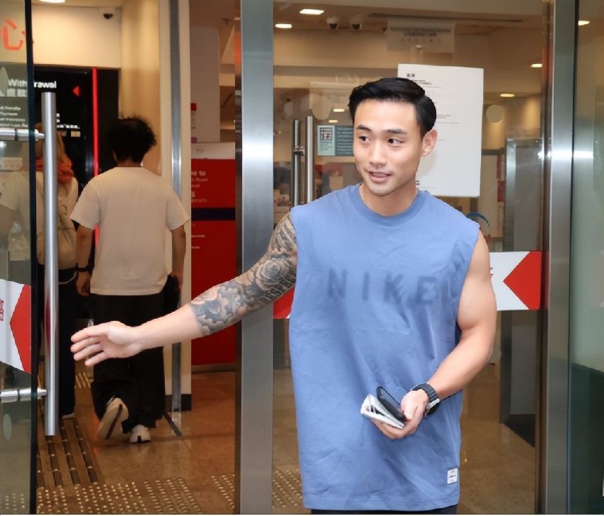 香港女星（阿Sa）剛官宣結婚，老公就被曝玩交友app，曾約網紅被拒