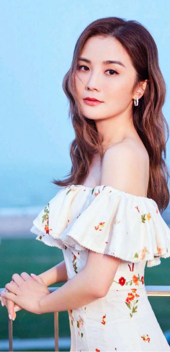 香港女星（阿Sa）剛官宣結婚，老公就被曝玩交友app，曾約網紅被拒