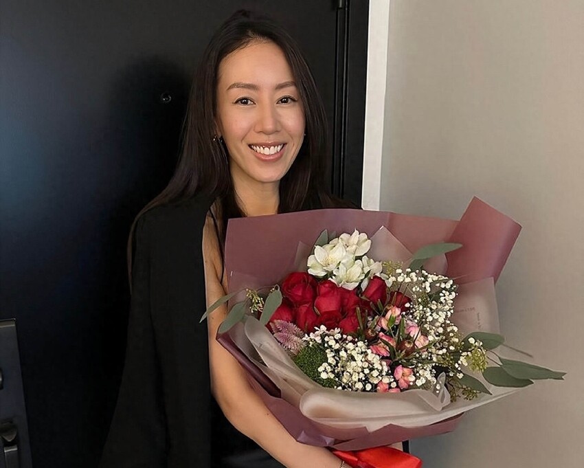 香港知名女星雪地秀豐滿身材，再婚嫁小8歲帥哥，生倆娃婚姻幸福