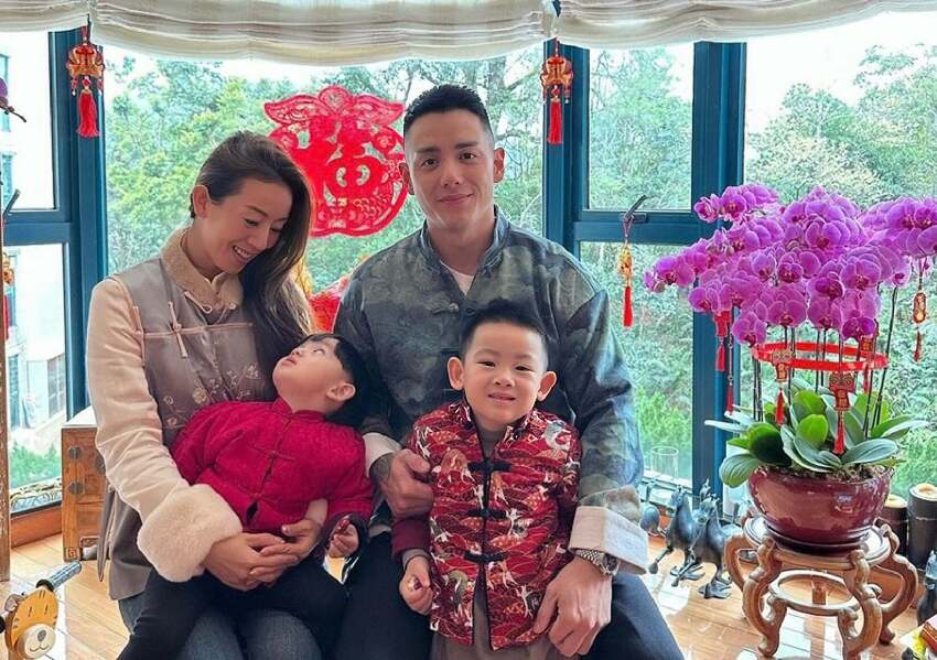 香港知名女星雪地秀豐滿身材，再婚嫁小8歲帥哥，生倆娃婚姻幸福