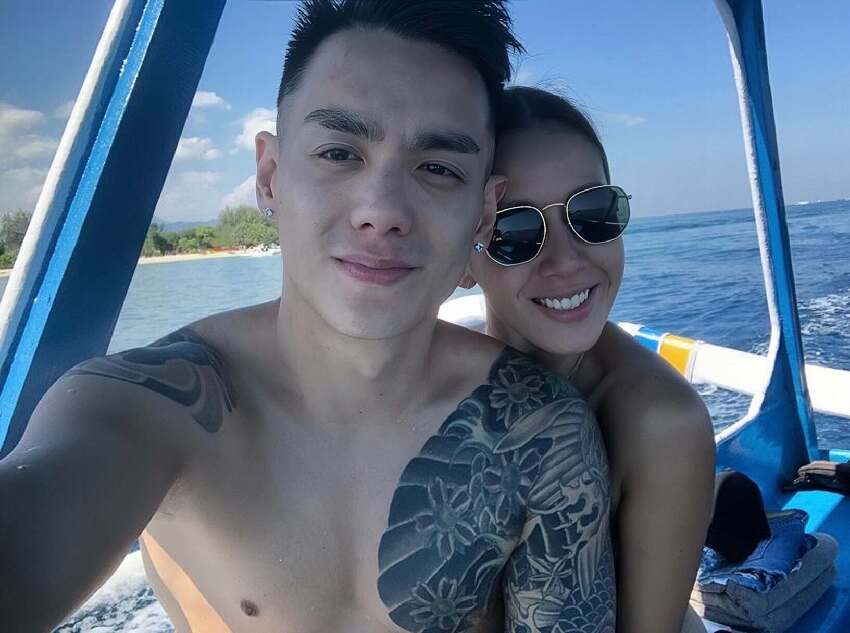 香港知名女星雪地秀豐滿身材，再婚嫁小8歲帥哥，生倆娃婚姻幸福