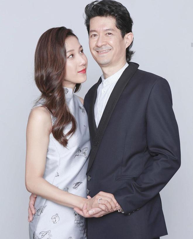 鍾嘉欣夫婦馬爾地夫度假，Jeremy背著愛妻好寵溺，結婚8年仍似熱戀