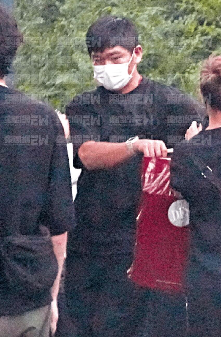 梅啟明不承認梅媽葬禮，稱都是臨時演員，揚言要找回骨灰重新安葬