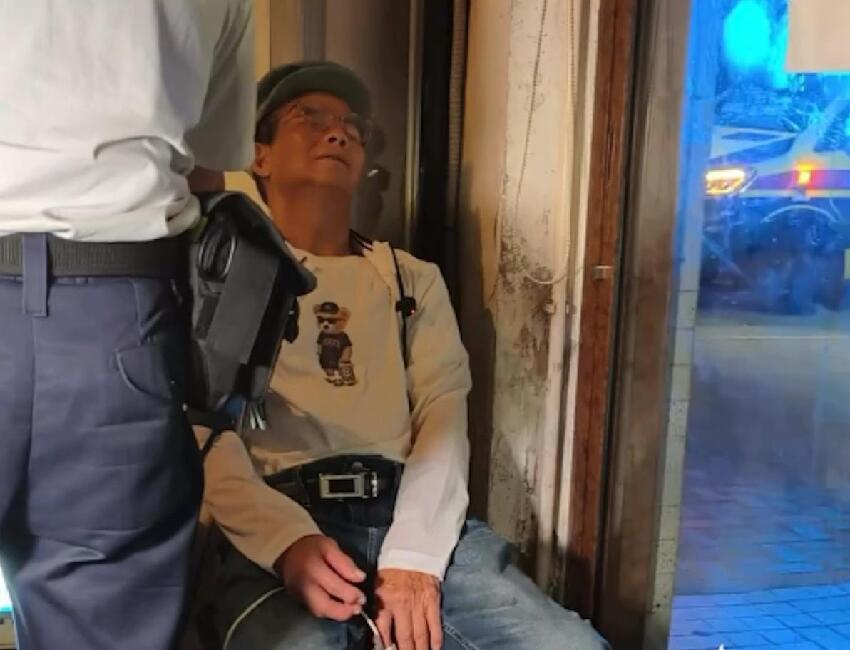 梅啟明不承認梅媽葬禮，稱都是臨時演員，揚言要找回骨灰重新安葬
