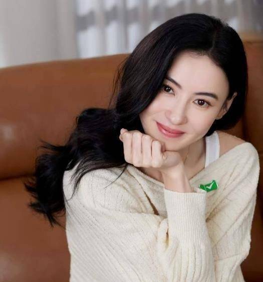 香港第一位美女! 43歲張柏芝,身材飽滿女人味十足!