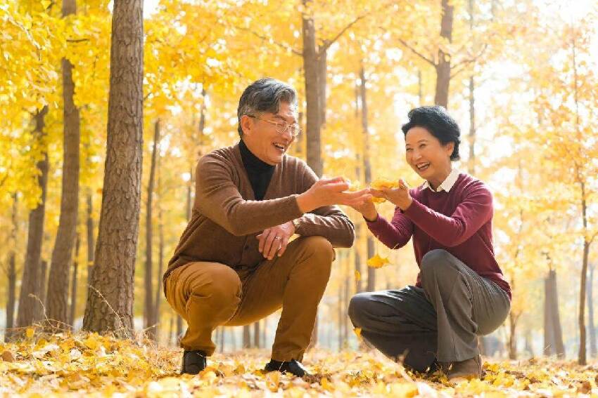 不搭夥不再婚，兩位獨居老人的養老方式，讓人羨慕，值得學習