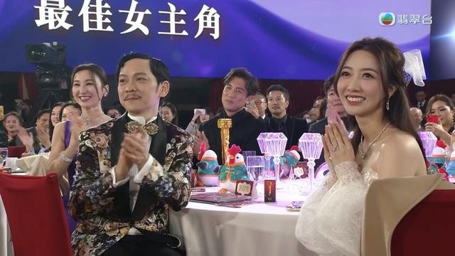 TVB頒獎禮座位安排見地位？高層旁圍滿視帝視后，力捧小生坐其中