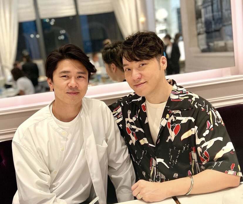 香港男星破產後移居國外,慘遭朋友中傷,和同性愛人結婚10年