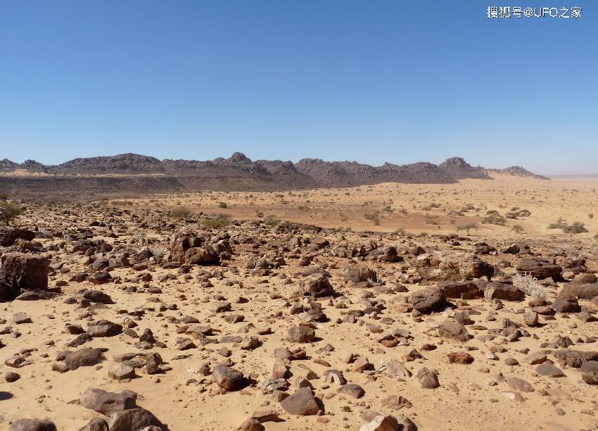 撒哈拉沙漠有多深？如果把沙子全挖光，底下會剩下什麼？