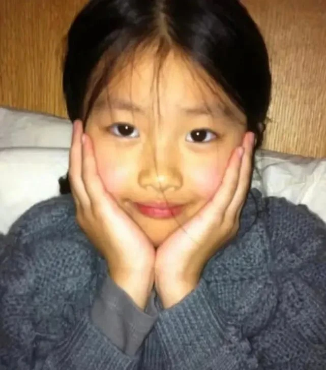 陳奕迅19歲女兒近照曝光，全網震驚：身價10億養出來的娃，居然長成了這樣……