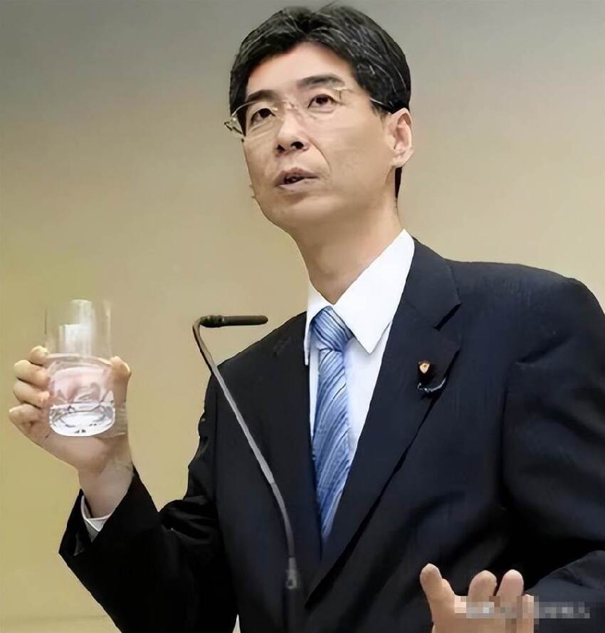 15 年前當眾喝下「核汙染水」的日本官員真實現況曝光眾人全看傻