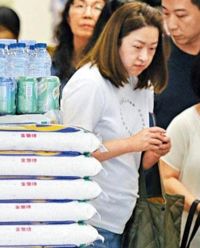 60歲TVB花旦楊羚身形大變走樣,出身演藝世家,年輕時清純模樣令人懷念感慨