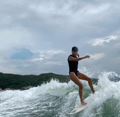 陳奕迅太太徐濠縈也受傷入院開刀，手術室照曝光，19歲女兒陪同