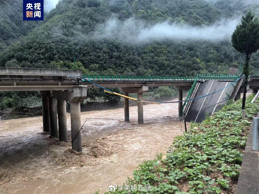 快訊／大橋發生恐怖坍塌！橋身斷裂墜河「釀11人身亡」...目前搜救狀況曝光