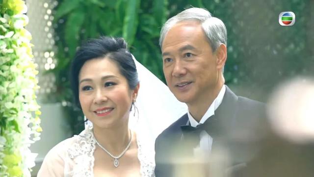 TVB老戲骨宣布喜訊，女兒結婚大半年誕下兒子，曬寶寶合照感興奮