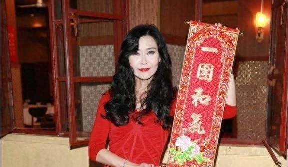 67年周慧敏膝下無子，67年郭藹明膝下無子，而她2兒1女身價超80億