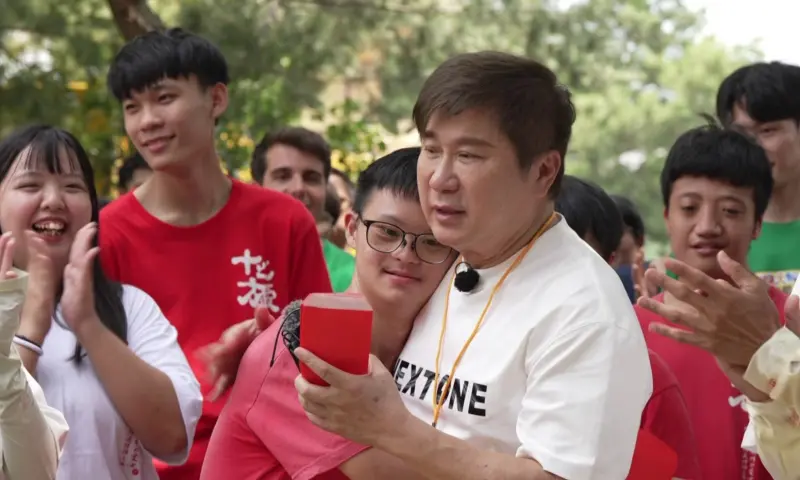 66歲主持天王胡瓜驚傳「吞嚥困難」急就醫！親吐恐怖病況惹心疼，醫警告「3大壞習慣」千萬別輕忽！