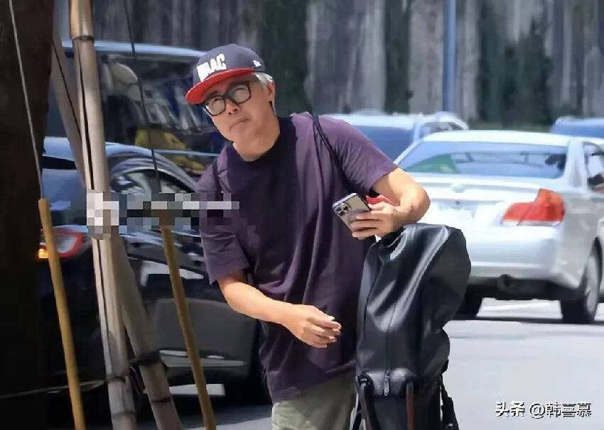 58歲台灣男歌手近況曝光！變白髮駝背翁，妻子已「交代後事」生病四月狀態堪憂