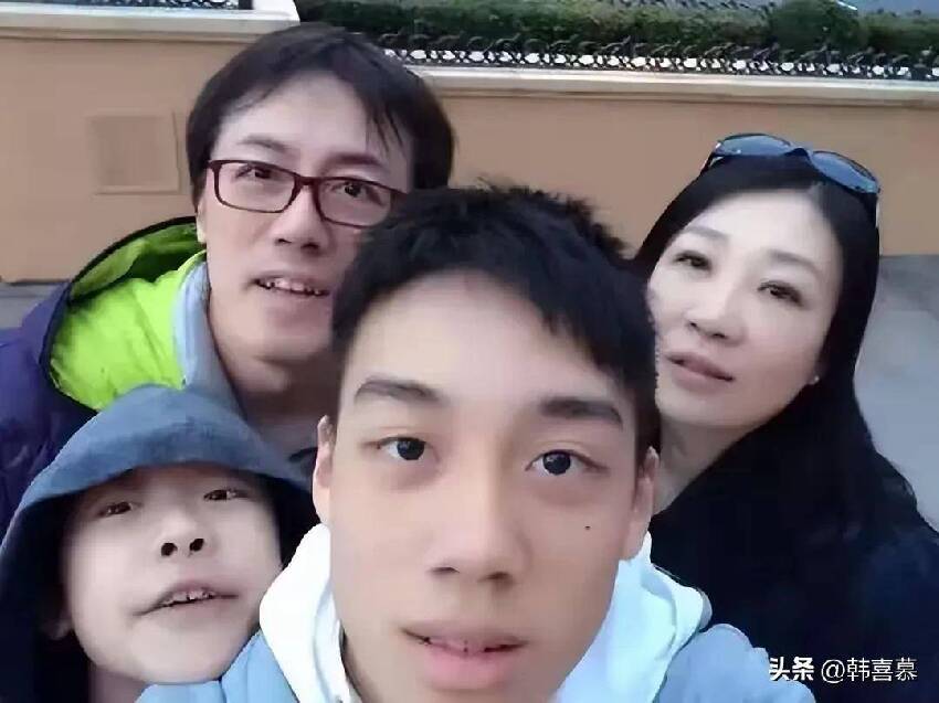 58歲台灣男歌手近況曝光！變白髮駝背翁，妻子已「交代後事」生病四月狀態堪憂
