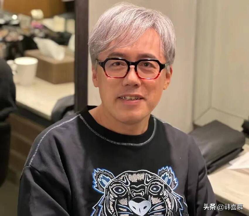 58歲台灣男歌手近況曝光！變白髮駝背翁，妻子已「交代後事」生病四月狀態堪憂