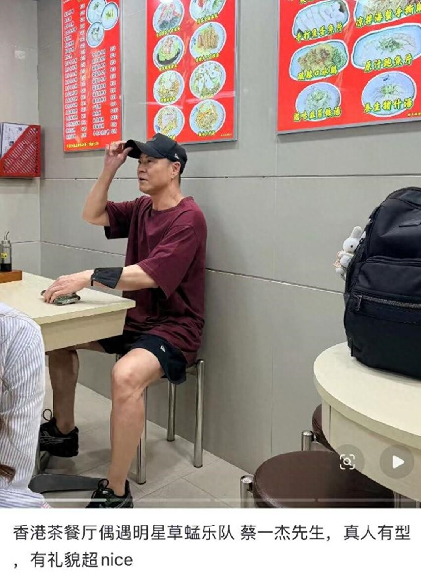 香港偶遇蔡一傑，獨自用餐戴帽子遮擋傷疤，腦癌擴散身形愈發消瘦
