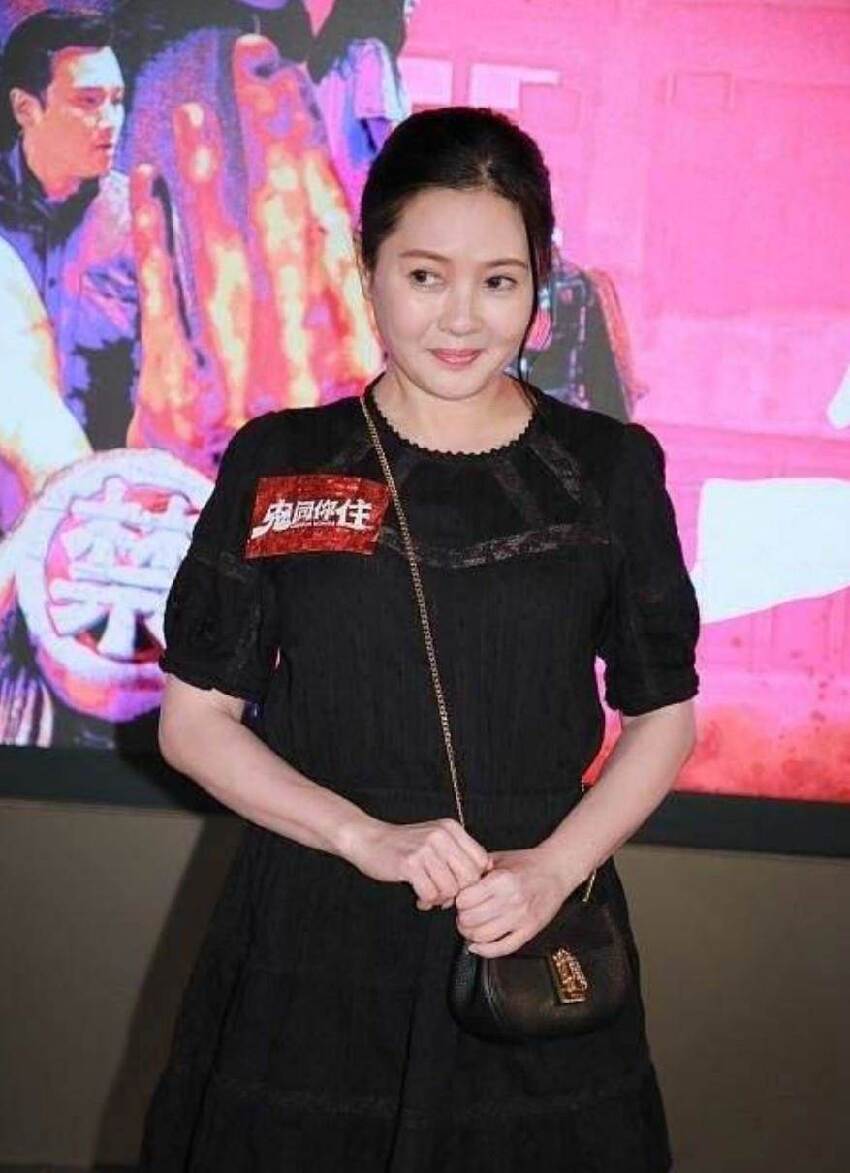 曾是香港「風月片女王」的她,長得比舒淇還美，今52歲卻想復出