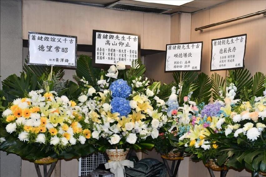 香港金牌製作人靈堂布置曝光，早前不敵病魔離世，明日將出殯火化