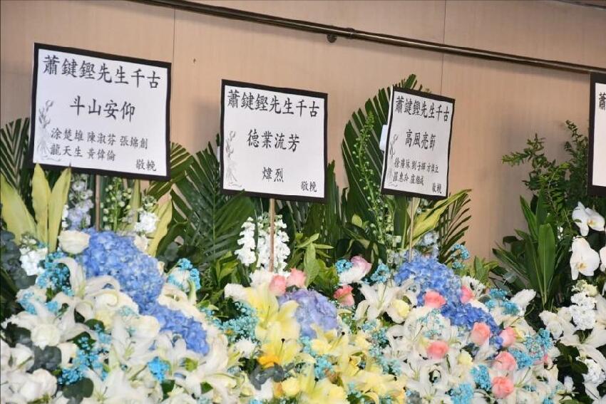 香港金牌製作人靈堂布置曝光，早前不敵病魔離世，明日將出殯火化