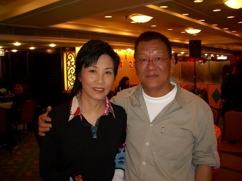 香港金牌製作人靈堂布置曝光，早前不敵病魔離世，明日將出殯火化