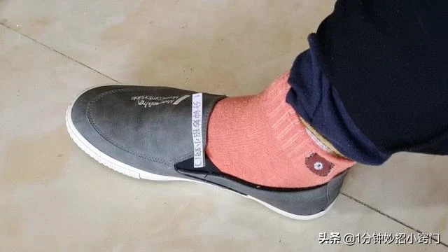 鞋子買小了擠腳又磨腳？鞋店老闆教我這個方法，鞋子立馬舒服合腳