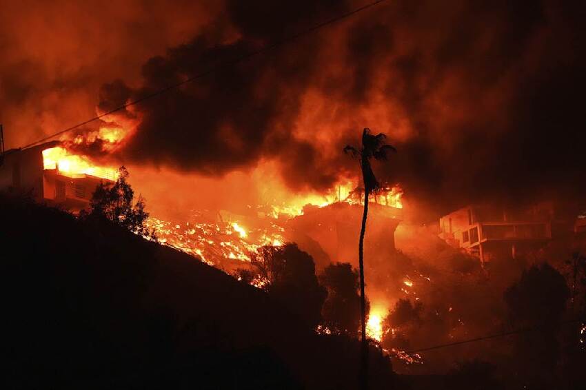 直擊／野火狂燒！已5人死亡，超1100棟建築被毀，好多明星家園沒了