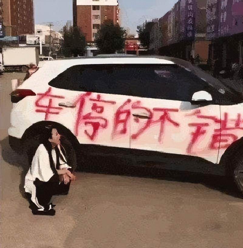 女司機「亂停車」還故意關機，回來取車時崩潰大哭：再也不敢了