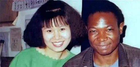 高校才女不顧父母反對「執意遠嫁非洲小伙」，27年後校友再見她差點認不出，現狀令人感慨